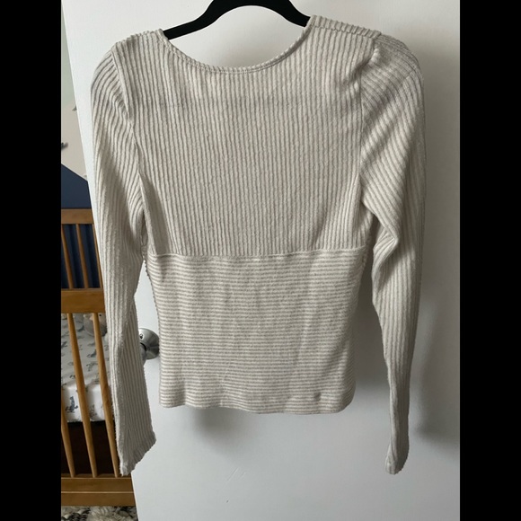 NWOT - Free People intimately v neck long sleeve top - Picture 2 of 3